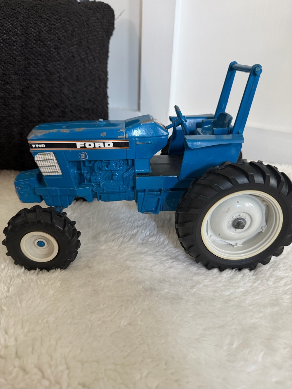 Ertl Ford 7710 Blue Tractor